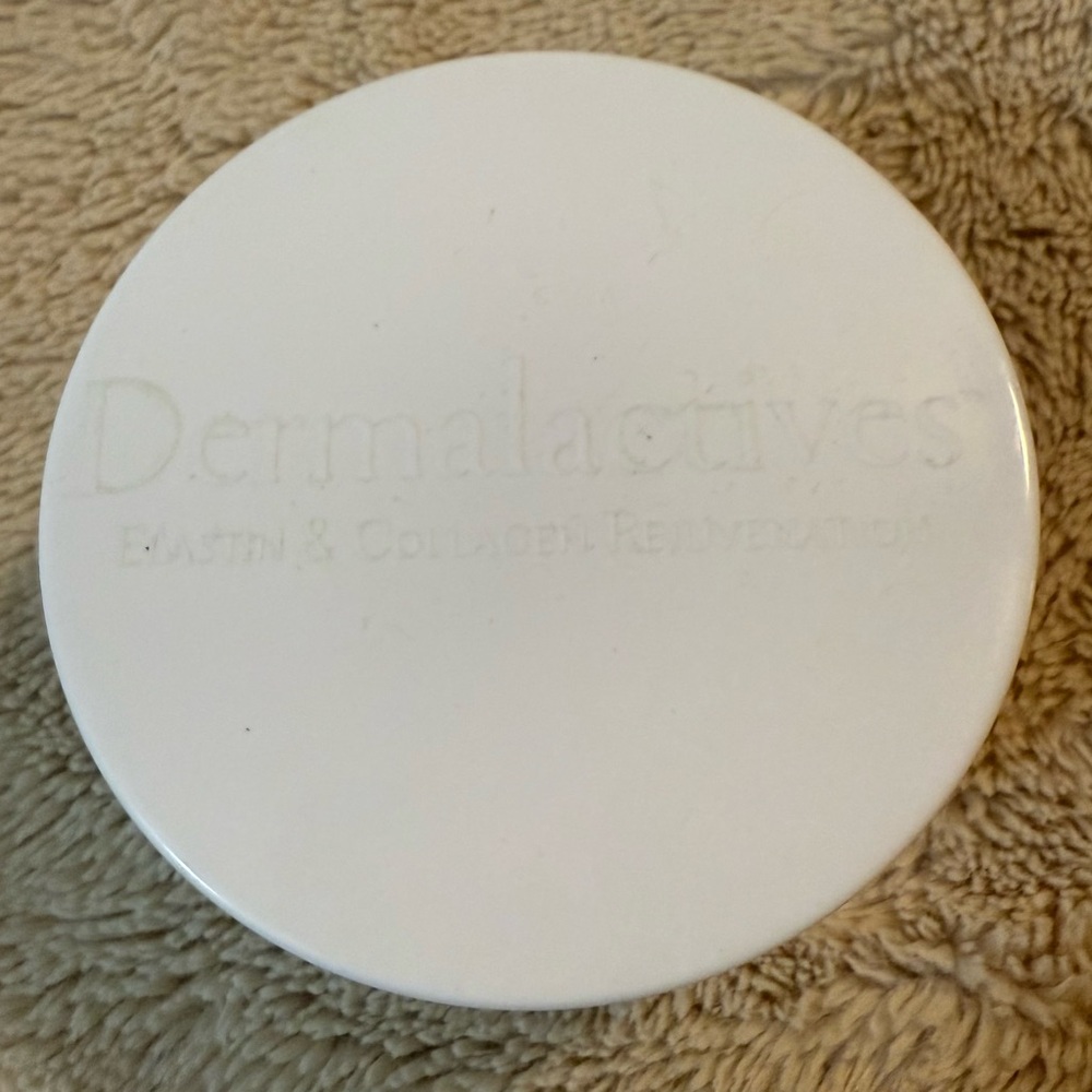 White Tea & Water Lily Body Butter - Picture 3 of 5